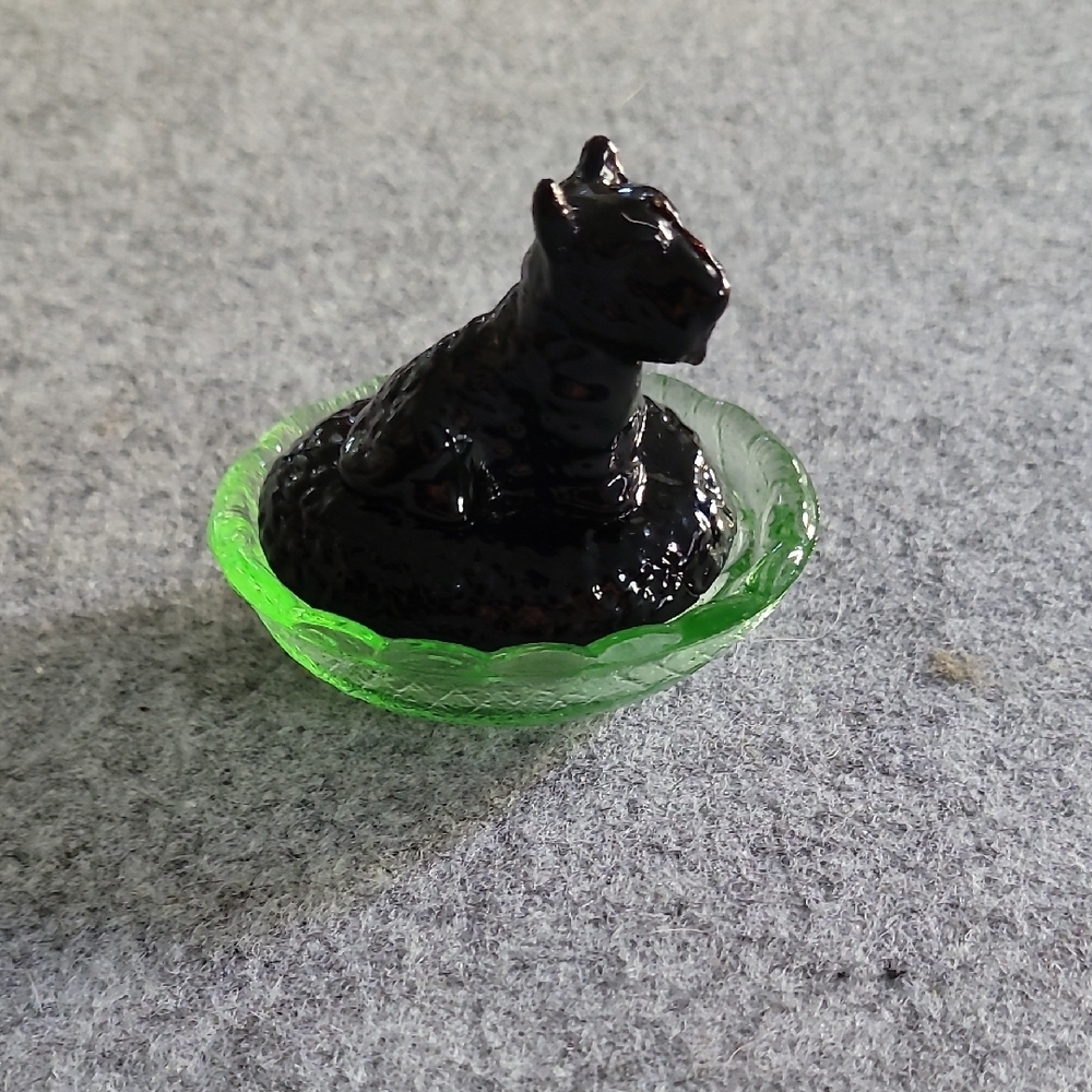 Vtg Black Scottie Dog Figurine on Green Glass Basket Salt Cellar